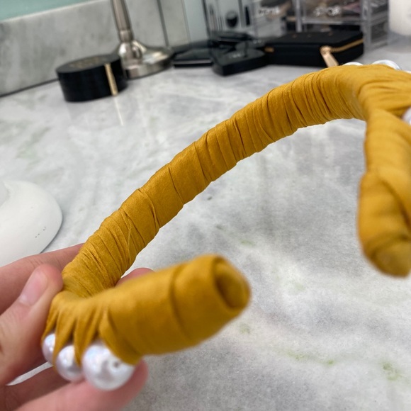 YELLOW PEARL HAEDBAND - Picture 4 of 7